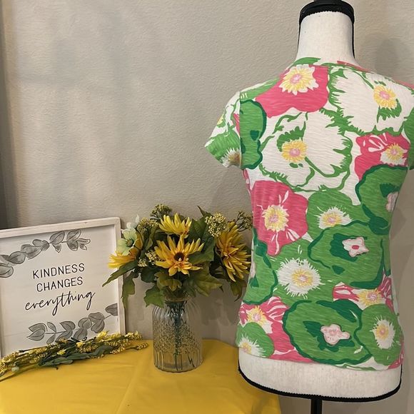 Lilly Pulitzer SS t-shirt, Size Small - Picture 2 of 5